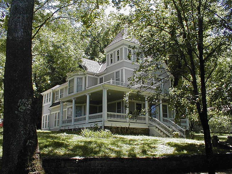 Beautiful old house.JPG